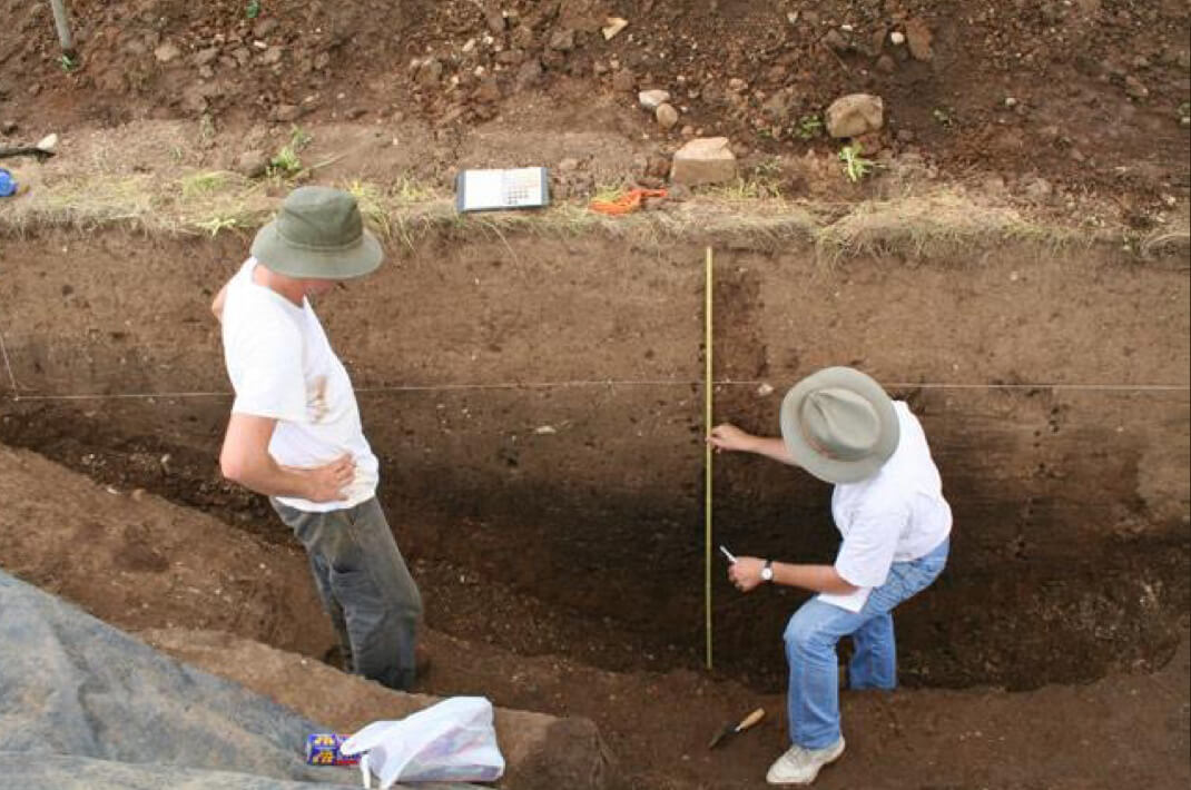 Hopewel Mound Group digging